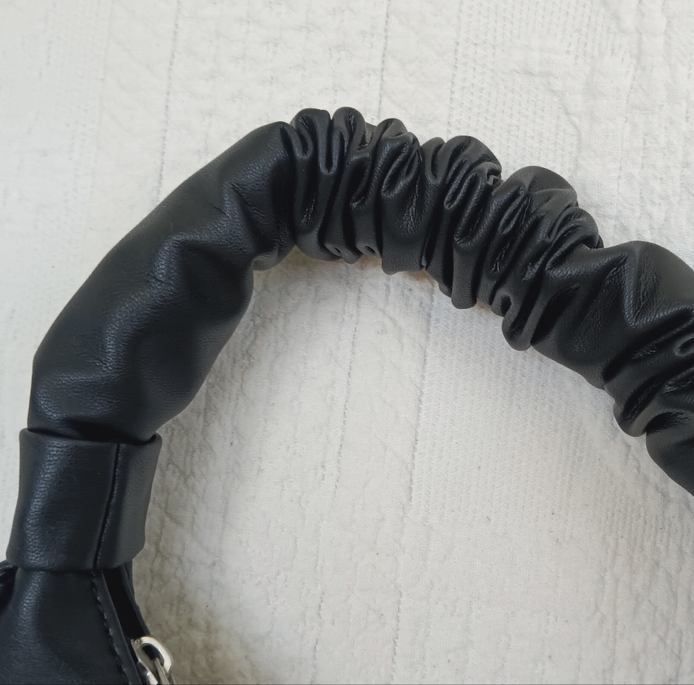 Kendall & Kylie Black Boho Bag Ruched Scrunch Handle Small Purse NWT - Picture 4 of 7